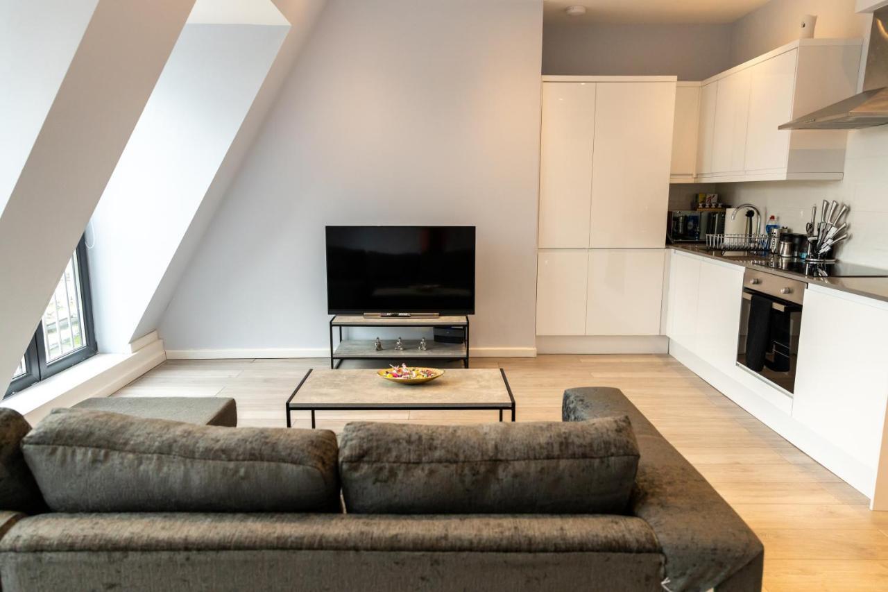 Zen Quality Flats: Cozy Heathrow Accommodations Hounslow Exterior photo